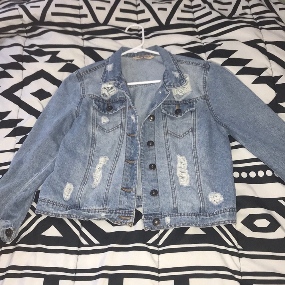 CUTE RIPPED JEAN JACKET